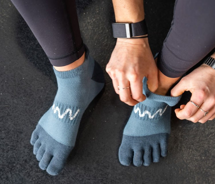 Mynd The Toe Spacer tásusokkar með gripi